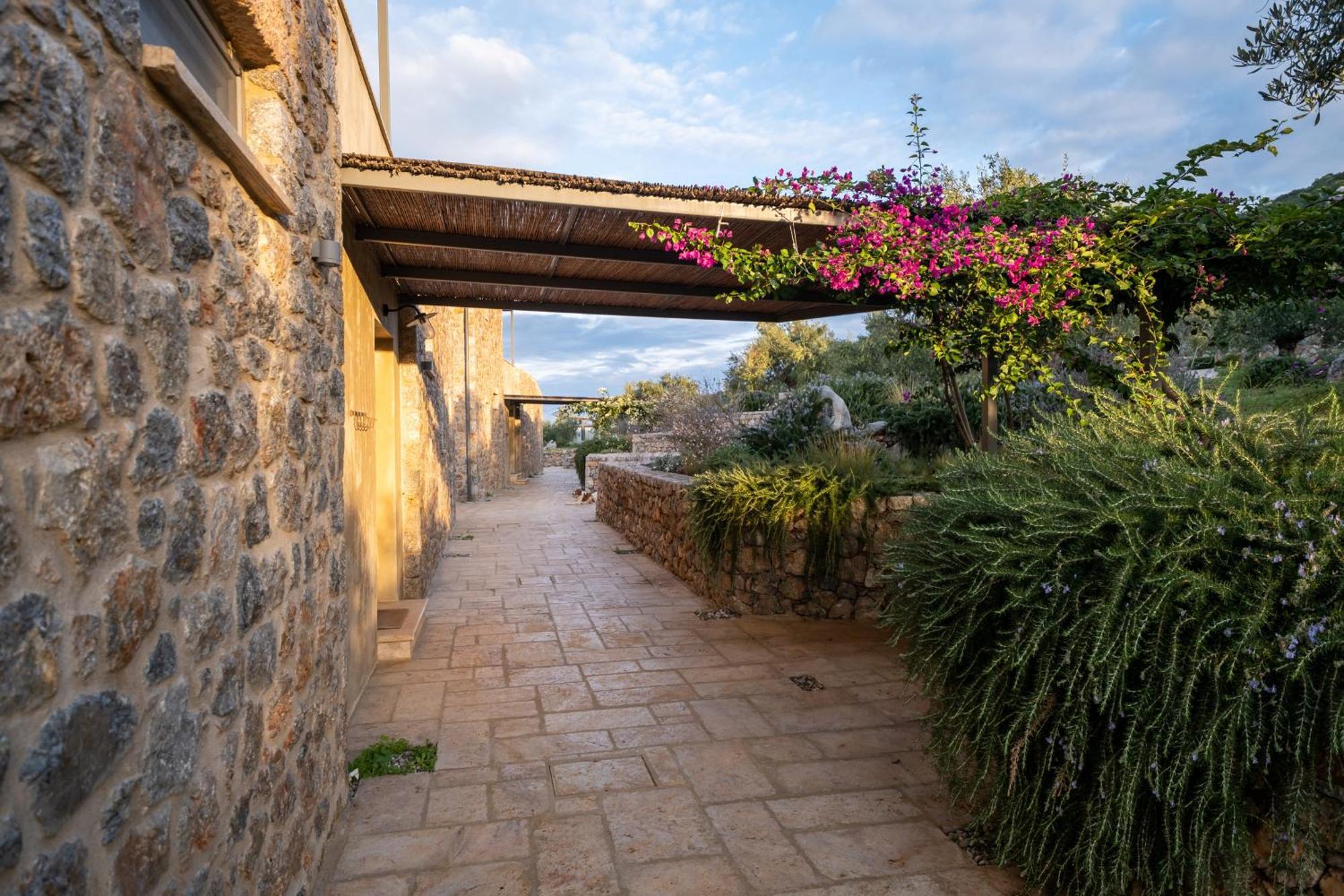 Zen Rocks Resort Kalianeika 外观 照片